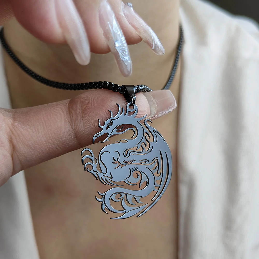 

2024 Golden Dragon Pendant Necklace Stainless Steel Hollow Craft Dragon Necklaces Fashion Choke Circle Men's and Women's Jewelry