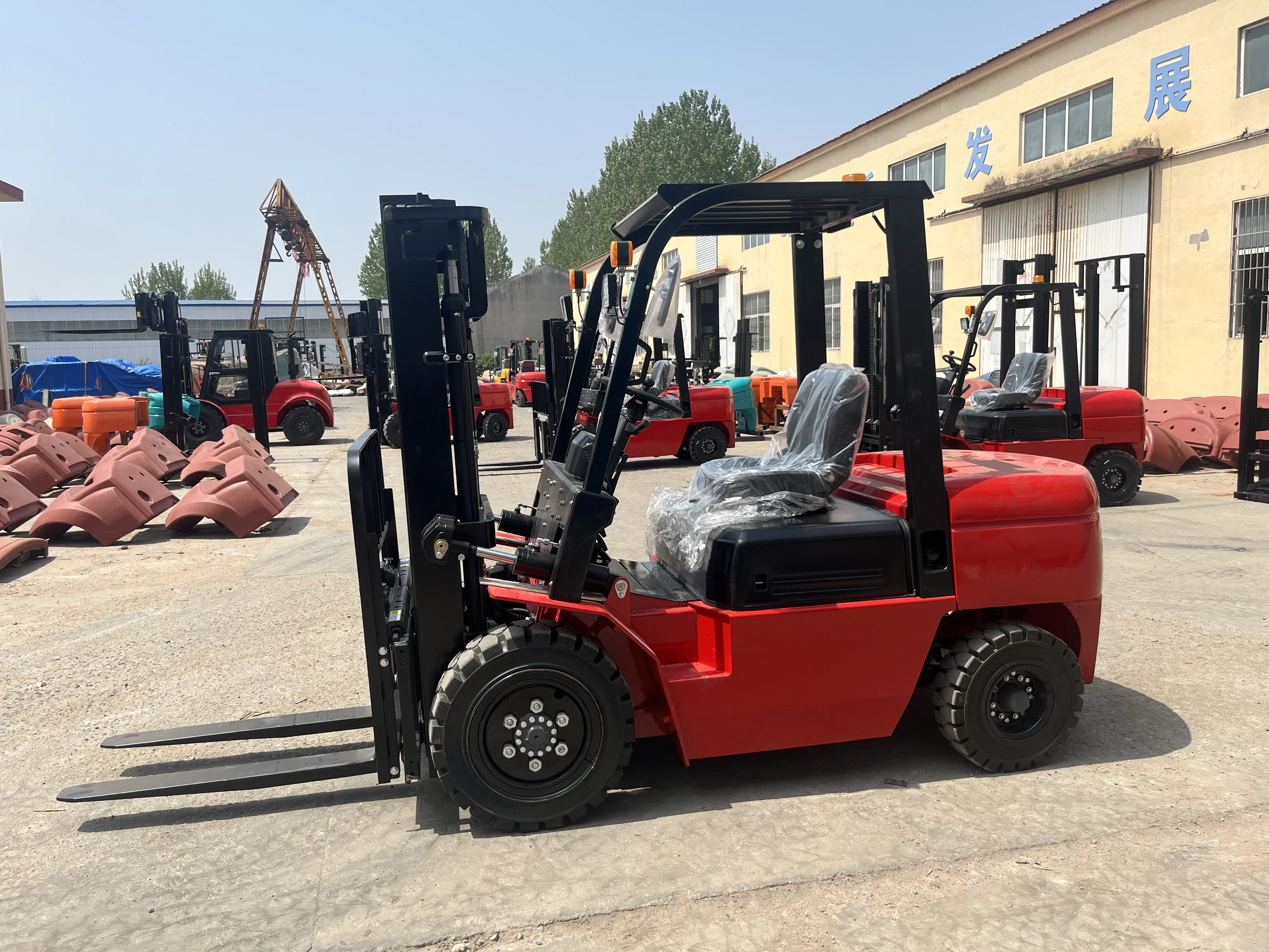 Chariot élévateur Diesel de 3 tonnes, 4 tonnes, moteur EPA couleur personnalisé, transport en entrepôt, petit chariot élévateur de 1 à 3 tonnes, peut être personnalisé