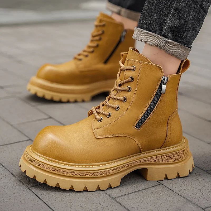 

2025 Новая повседневная модная тенденция на толстой подошве с высоким берцем в британском стиле, рабочая одежда, уличные повседневные ботинки, трендовая мужская обувь