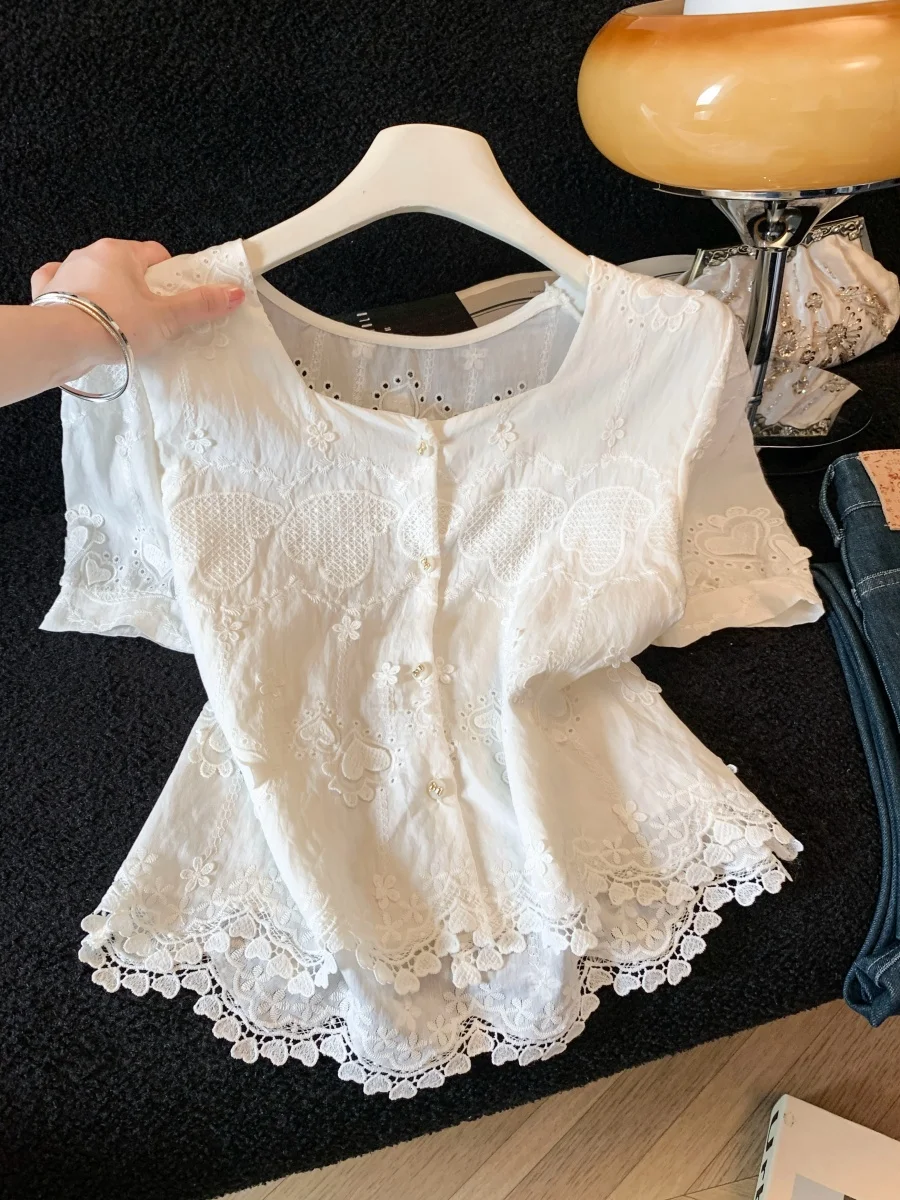 

Элегантная женская летняя модная блузка с вышивкой и кружевом, с коротким рукавом, дышащая, из полиэстера, с квадратным воротником, открытая, на пуговицах