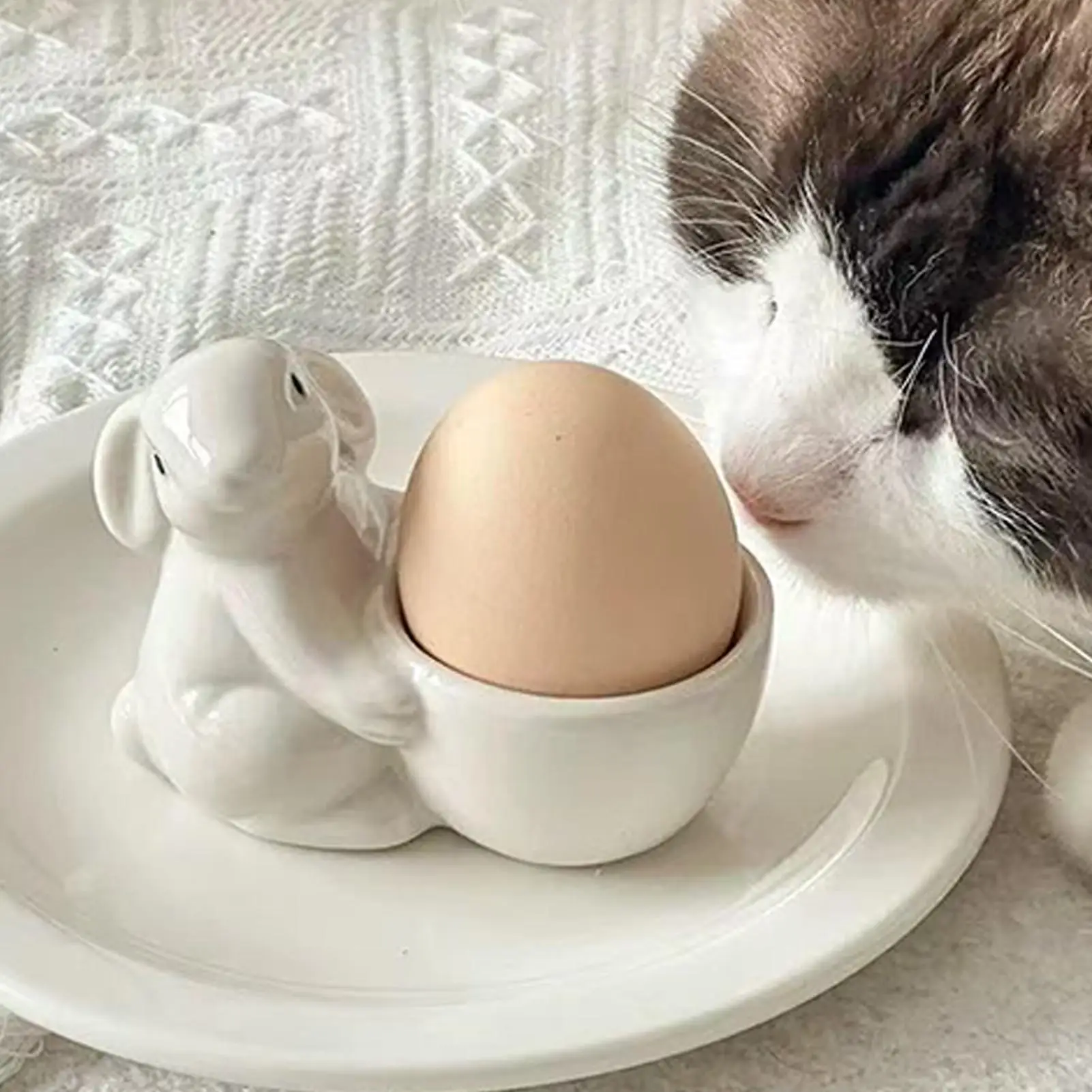 Egg Cups Cute Resin Easter Bunny Design Boiled Egg Holder Kitchen Gadget for Tabletop Counter Decor Jewelry Display Ring Dish