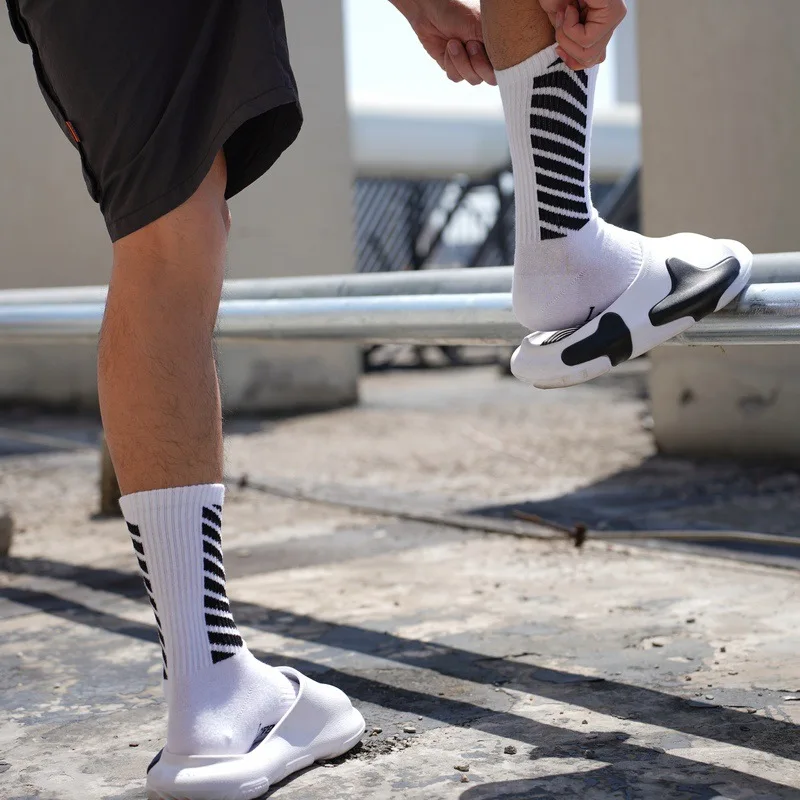 5 paia di calzini sportivi da uomo in cotone 100% strisce bianche nere traspiranti assorbenti del sudore calzini casual elastici caldi autunnali da donna