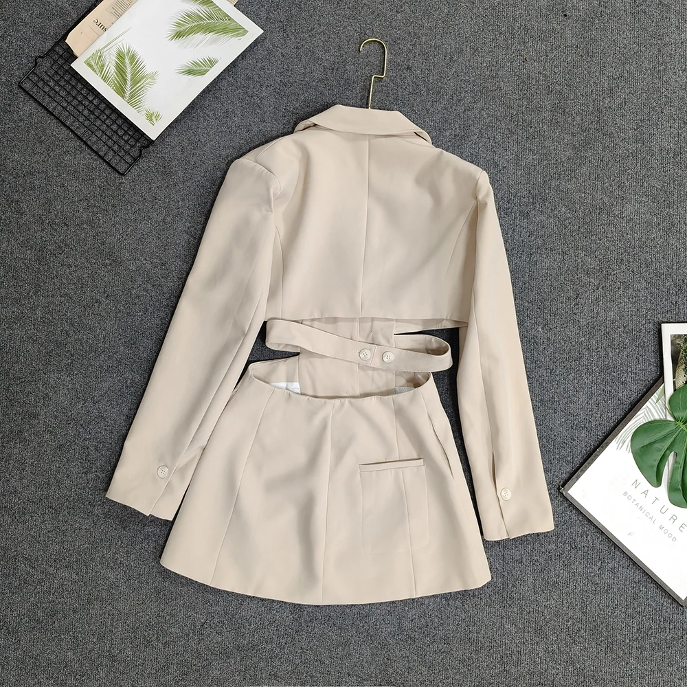 TWOTWINSTYLE Hollow Out Slimming Sexy Blazers For Women V Neck Long Sleeve Spliced Button Summer Chic Jacket Female TJA637525