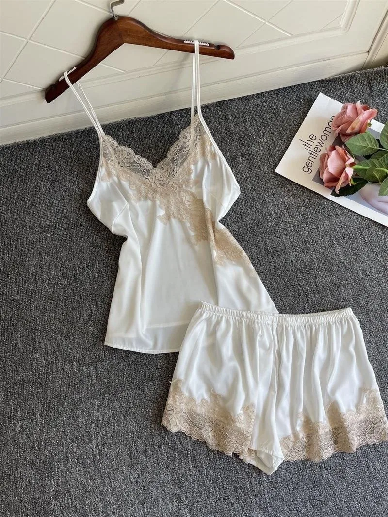 ชุดสองชิ้นลูกไม้สำหรับผู้หญิงทรงหลวมสบายๆ สไตล์ลำลอง เสื้อสายเดี่ยวคอวีและกางเกงขาสั้น