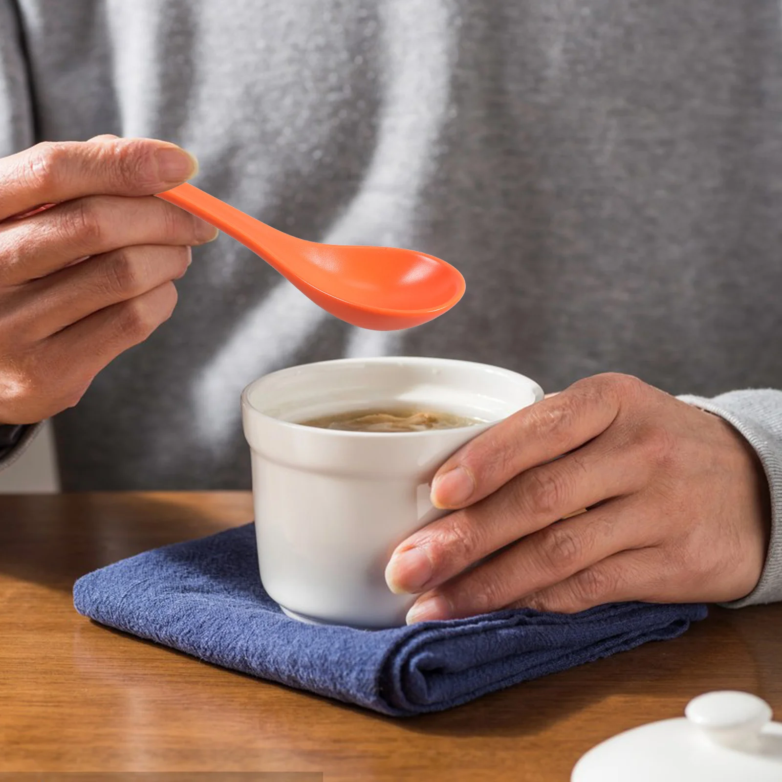 

2Pcs Ceramic Spoons Set Japanese Design Smooth Matte Finish Ideal for Soup Dessert Stirring Coffee Tea Dining Use