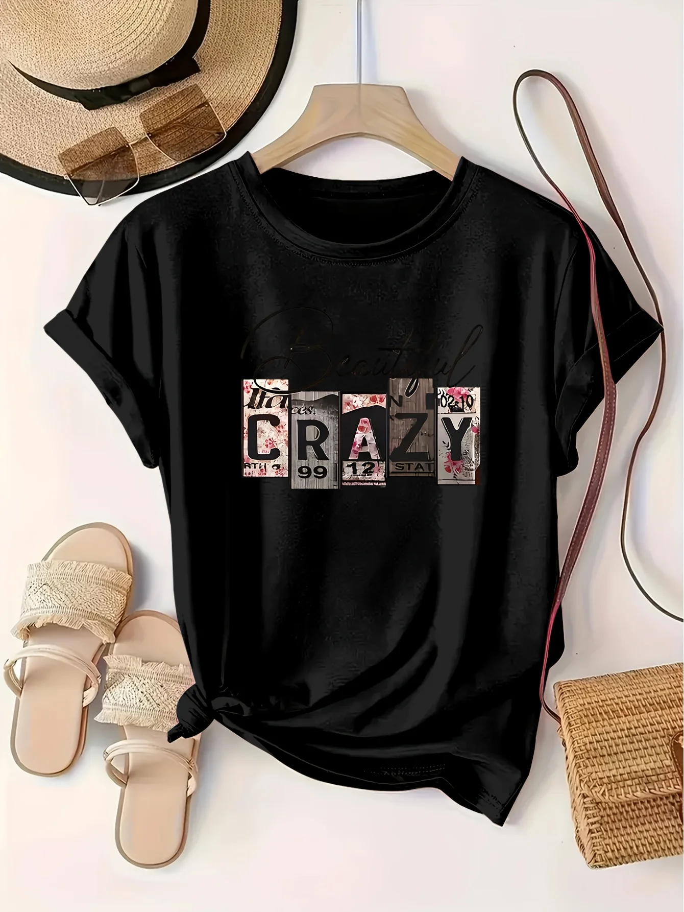 

Женская повседневная футболка с коротким рукавом — ярко-красная с уникальным буквенным принтом «Beautiful Crazy», круглый вырез больших размеров,