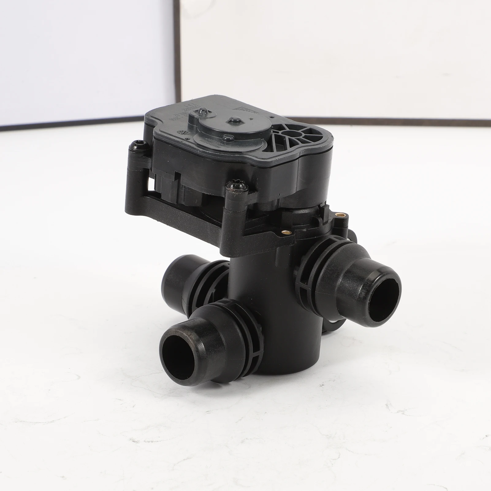 

Регулирующий клапан водяного обмена кондиционера A0005061500 для Mercedes Benz C CLS GL G EQC Регулирующий клапан нагревателя A0005003040