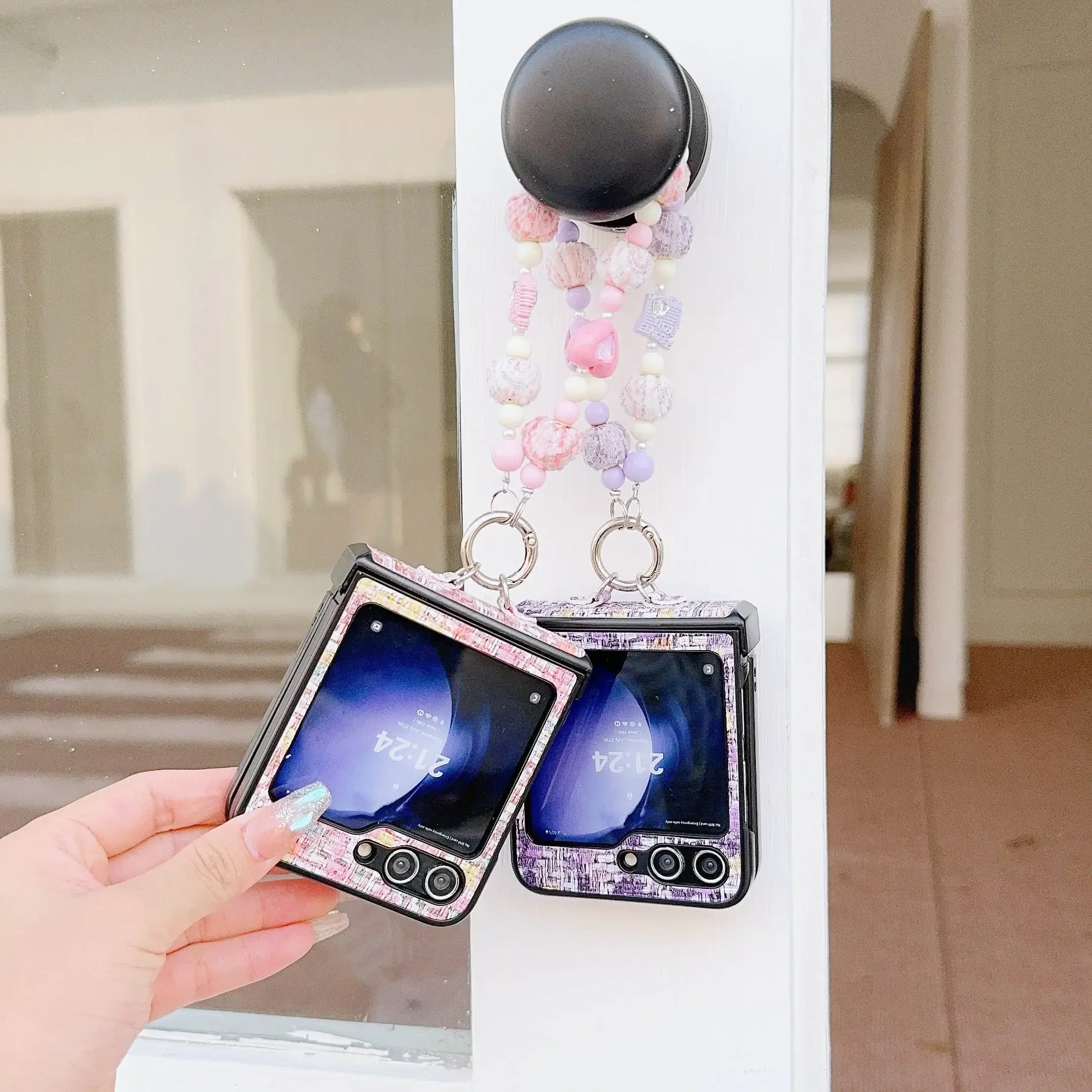 Etui na telefon Samsung Galaxy Z Flip 6 5 4 3 z błyszczącymi koralikami i paskiem na nadgarstek do Samsung Galaxy Z Flip 6 5 4 3