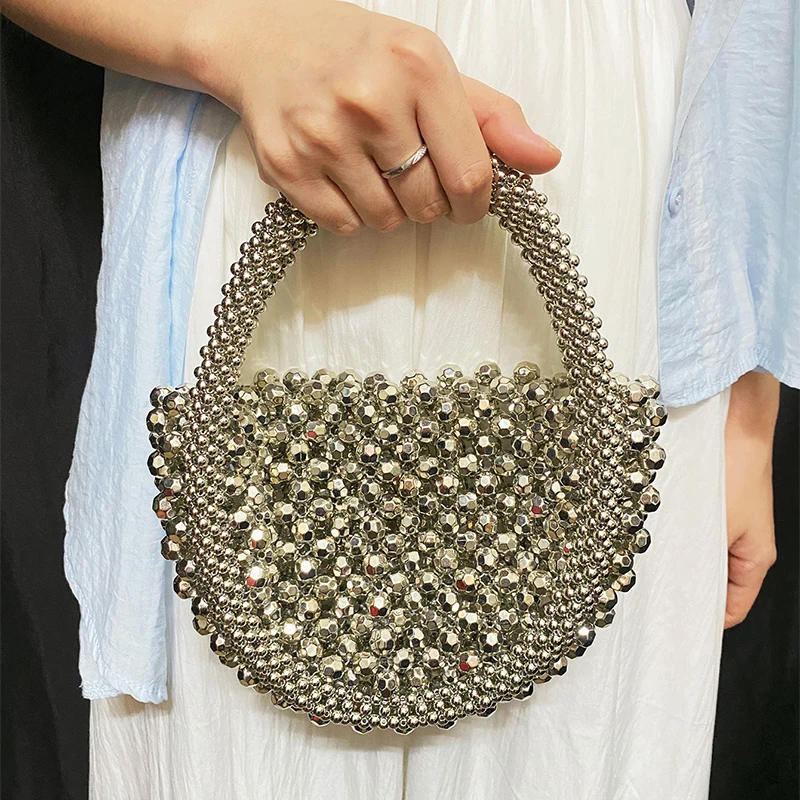 2025 moda estilo europeo y americano ligero de lujo hecho a mano bolso con cuentas tejido francés media luna redonda bolso de banquete de mano