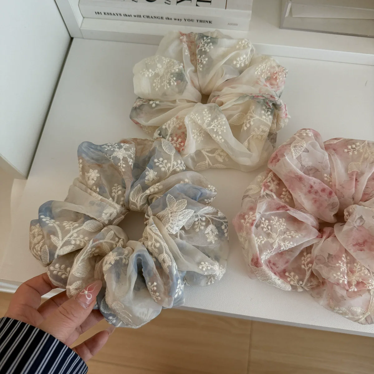

Korean New Mesh Embroidery Three-Dimensional Small Flower Large Size Scrunchie Femininity Fresh High-Grade Hair Hair Rope