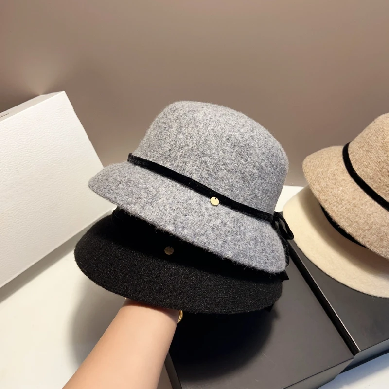 

Маленькая вязаная шапка с ароматом ветра и бантом для женщин, осенне-зимняя теплая шерстяная шапка в рыбацком стиле, простая шляпа для бассейна в стиле ретро