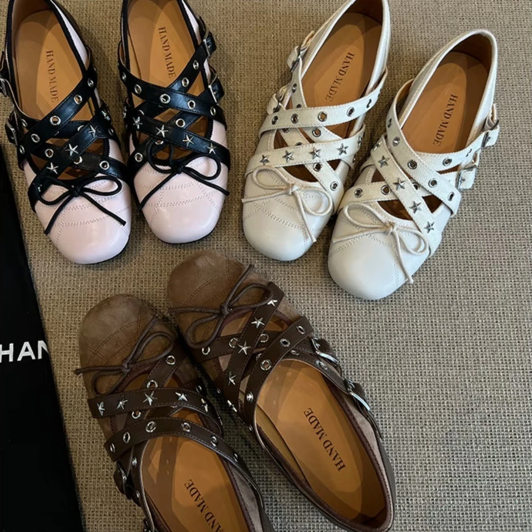 

Женские винтажные туфли с квадратным носком и заклепками, металлическая пряжка, мягкая подошва, одинарные туфли на плоской подошве с бантом и перекрестным ремешком, модные туфли Мэри Джейн