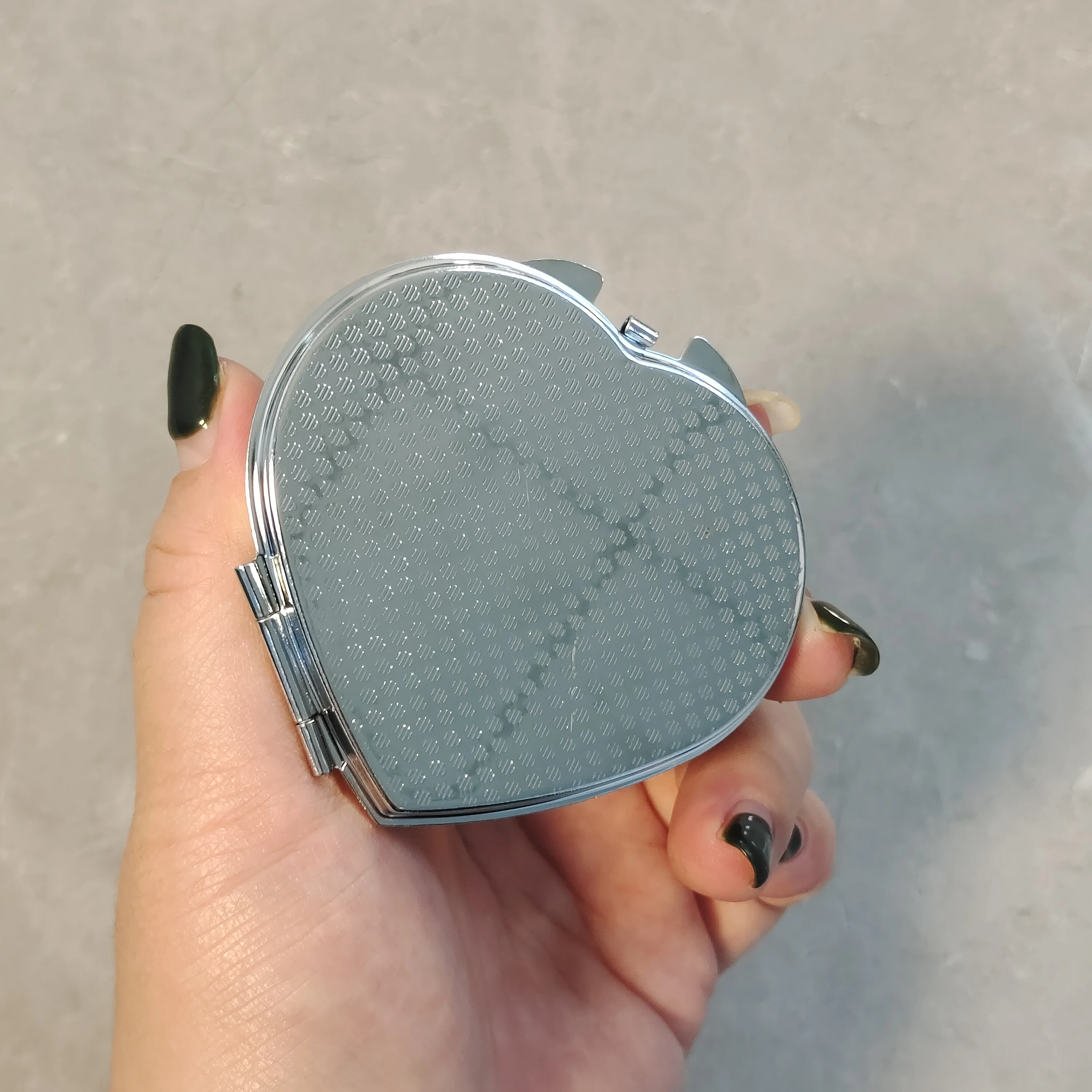 High-Profile Pocket Mirror with Artificially Diamond-Encrusted Heart-Shaped Folding Hd Reversible Mini Touch-Up Mirror