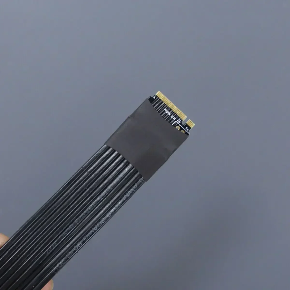 2025 새로운 ADT 라이저 PCIe X4 4.0 M.2 NGFF NVMe-X16 고속 FFC 그래픽 카드 확장 케이블 DC 전원 ATX 직립 GPU