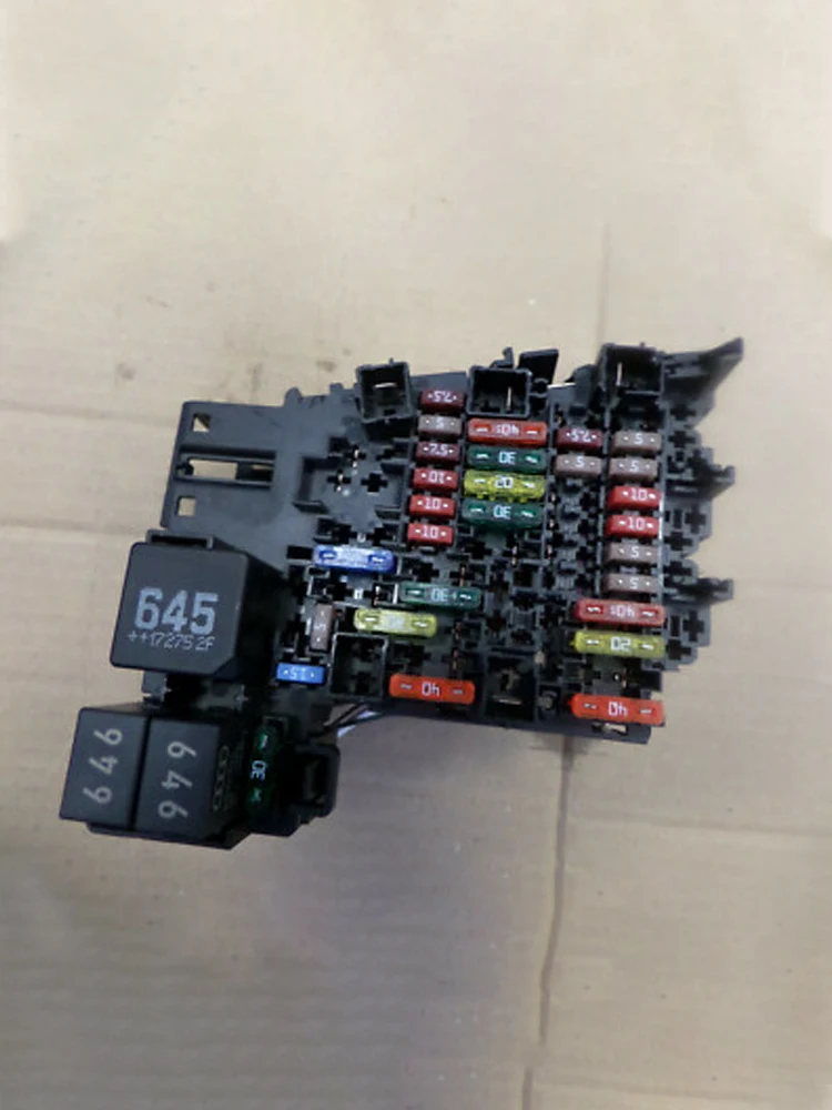 

Original High Quality Fuse box Assembly Fuse Holder + Relay Holder + Fuse Cover 5Q0937615C 5Q0937503A For VW Golf 1.4T