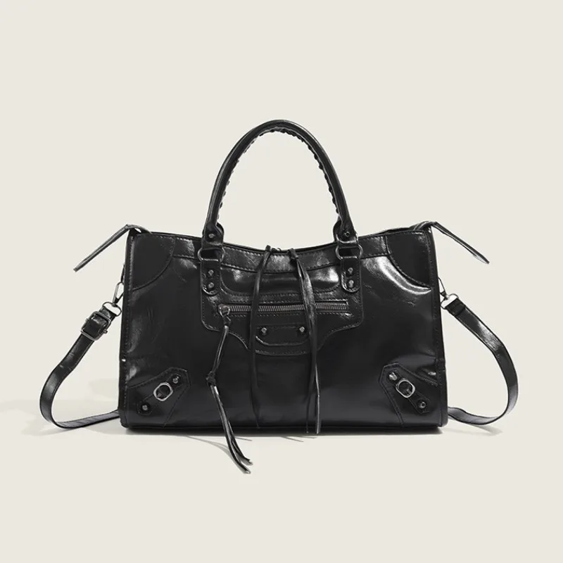 

European American Paris Rivet Motorcycle Bag Spicy Girl Women Fashion Luxury Large Capacity Commuter Handheld Crossbody Bag