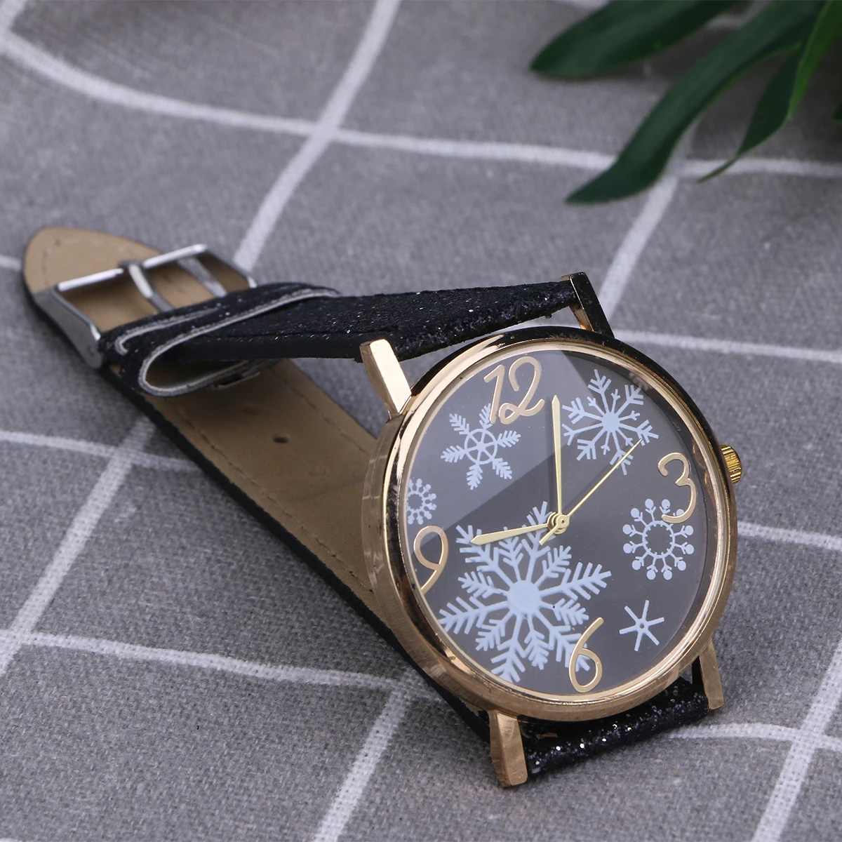 Elegant Snowflake Face Christmas Watch For Women Fashion Quartz Wristwatch Blue Alloy Durable Long Lasting Timepiece Outdoor