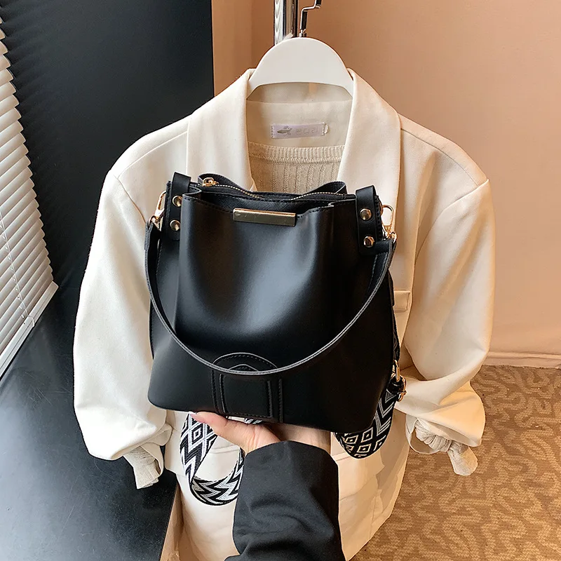 

Роскошная сумка через плечо 2025 года, просторная женская сумка через плечо, минималистичная сумка-тоут «день-ночь», универсальная сумка-слинг, текстурированный верх