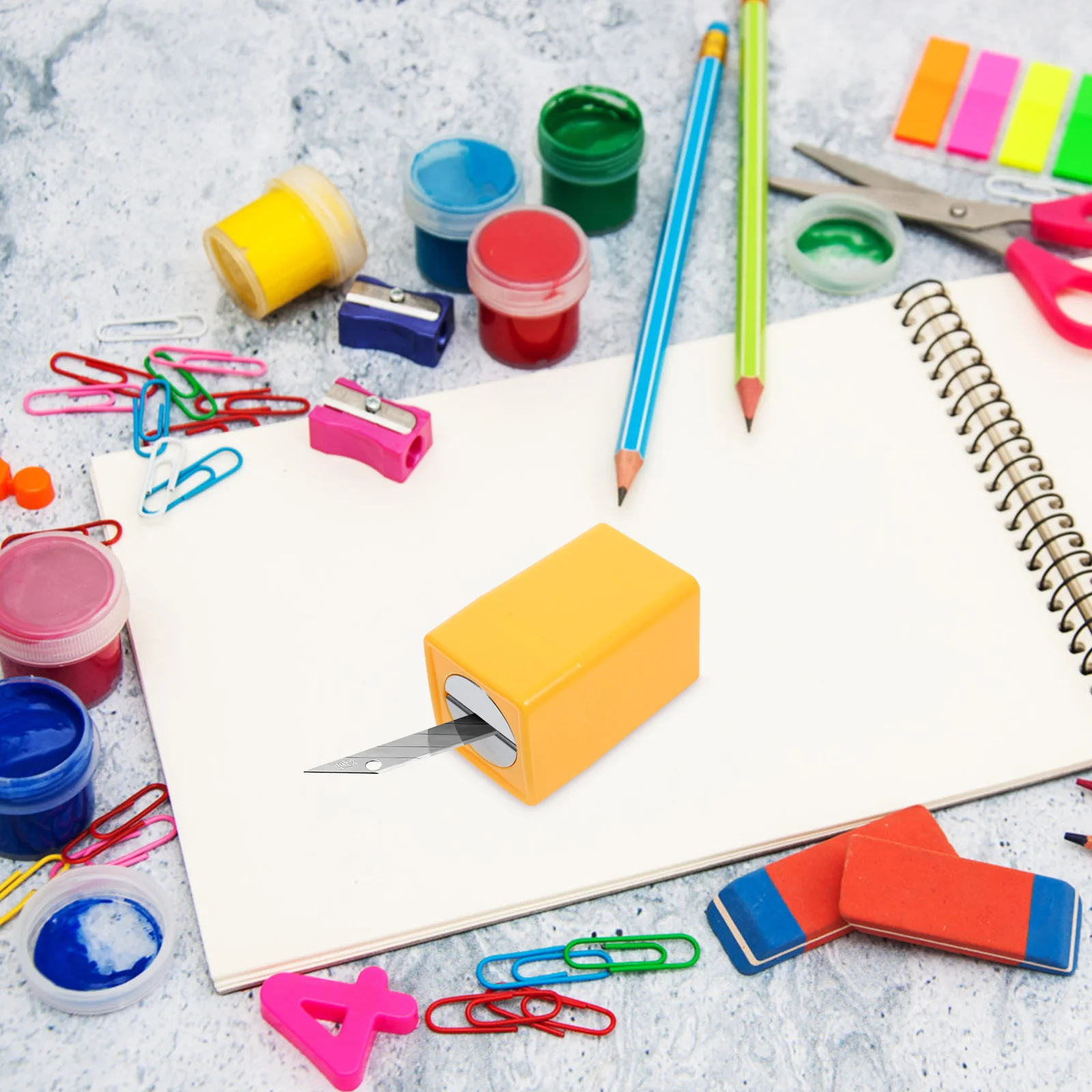 Pojemnik na ostrza postrzyżone plastikowy ABS kompaktowy bezpieczny narzędzie do zdejmowania ostrzy do domu biura studia akademika uniwersalny na uszkodzone ostrza