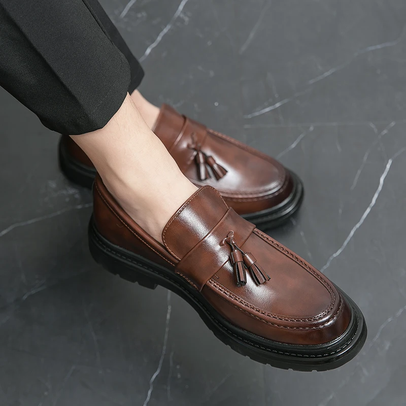 Men tassel loafers Black Slip-On Leather Shoes Soft Anti-slip Driving Shoes Man Moccasins Social Flat Dress Formal Shoes men