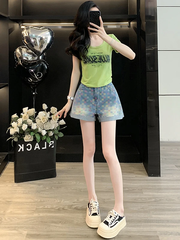 

Slim Fit Short Sleeve T-Shirt And Denim Shorts Women's Fashionable Two-Piece Set Summer 2026 Casual Sportswear Ensemble