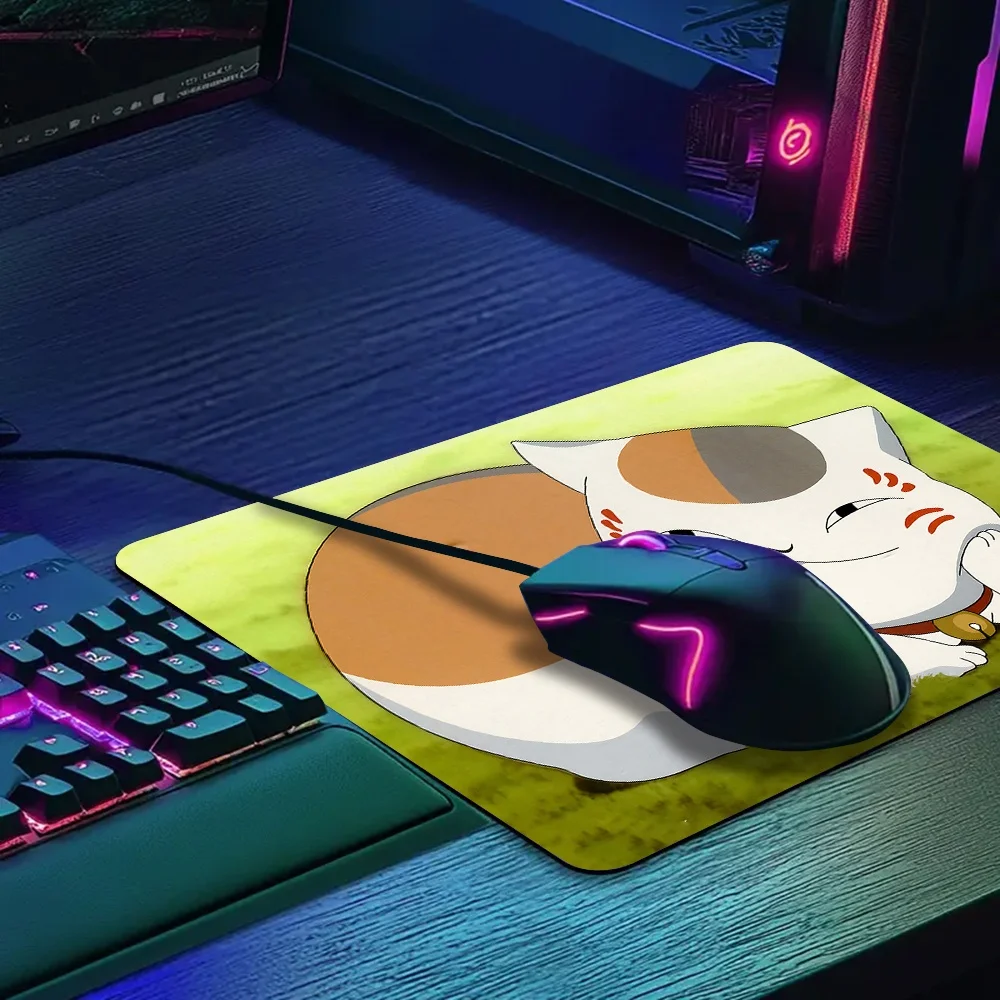 

Rubber Mouse Pad, Non-slip Base, Suitable for Office, Study and Game, Portable and Durable, Desk Pad