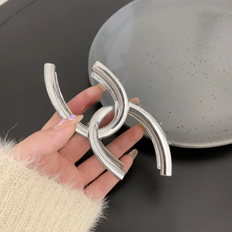 2025 Нишевый минималистский серебристый металлический коготь для волос для женщин, высококачественная заколка для волос, заколка-акула Updo, аксессуары для волос, новое поступление