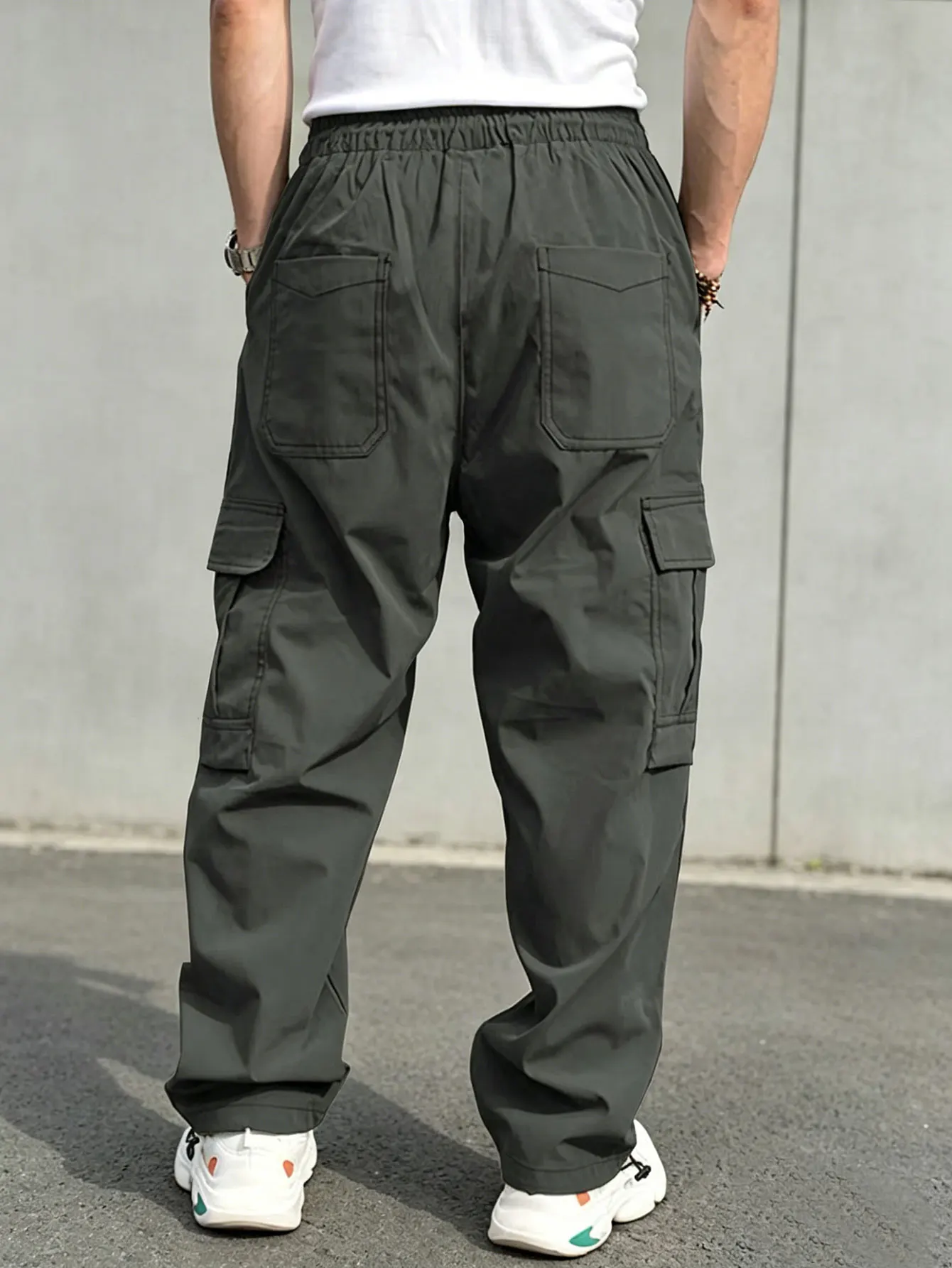 Einfarbige Cargohose für Herren mit Pattentasche, Kordelzug am Bund, normale Passform, lässige Hose mit geradem Bein für den Alltag – Detail 23