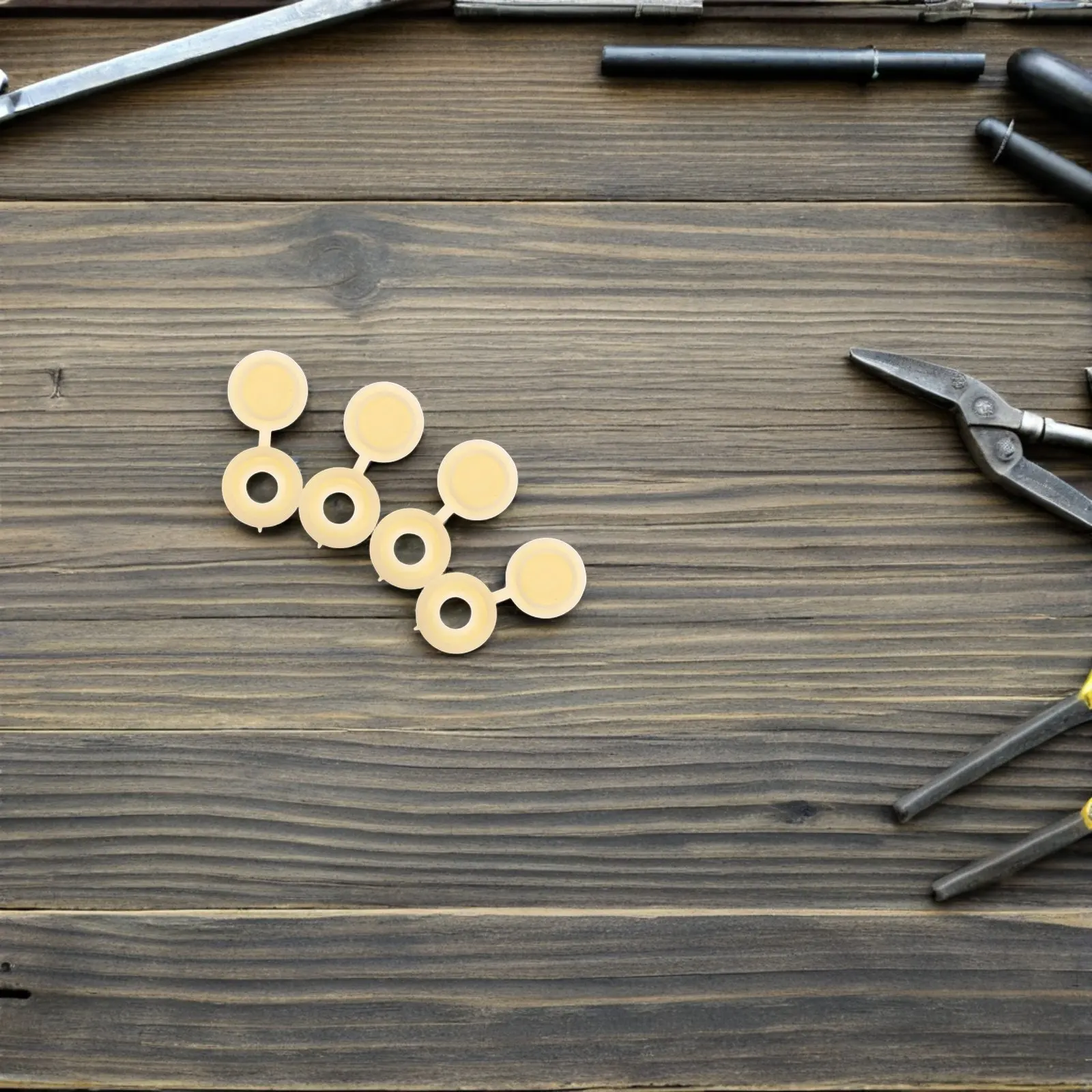 500Pcs Screw Covers Plastic Hinged Caps Decorative Self-Tapping Screw Hole Covers Dustproof Protection for Furniture