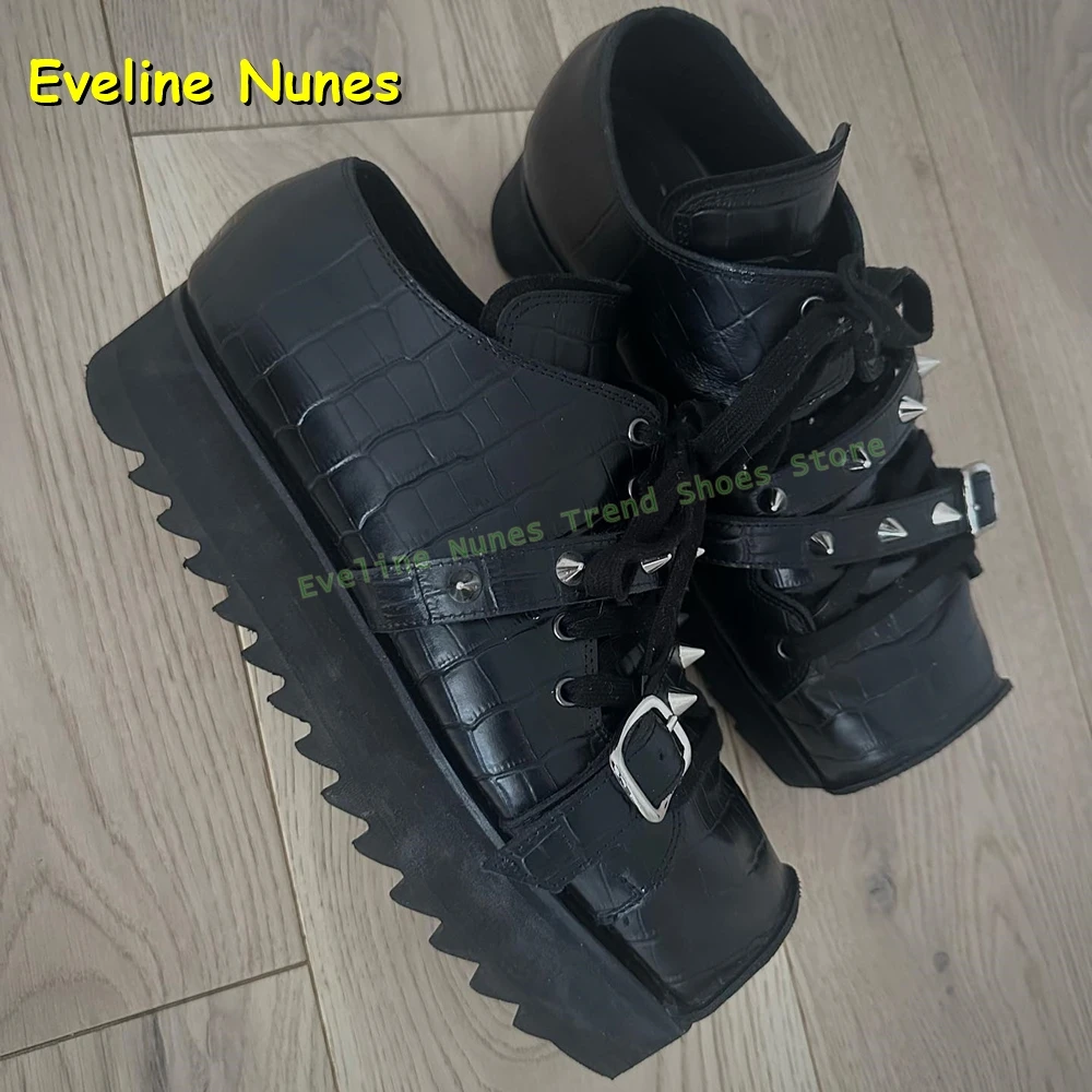 Zapatos de tacón con plataforma y hebilla de cinturón con efecto Croc, punta cuadrada, suela gruesa, con cordones, remaches, Patchwork, Punk, par de zapatos de cuero, novedades de 2026