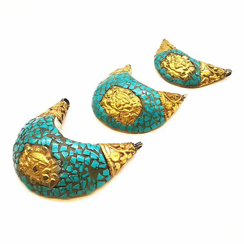 

Lion and Shell Tibetan Amulet Pendants Nepal Conch Shell with Mosaic TBP706