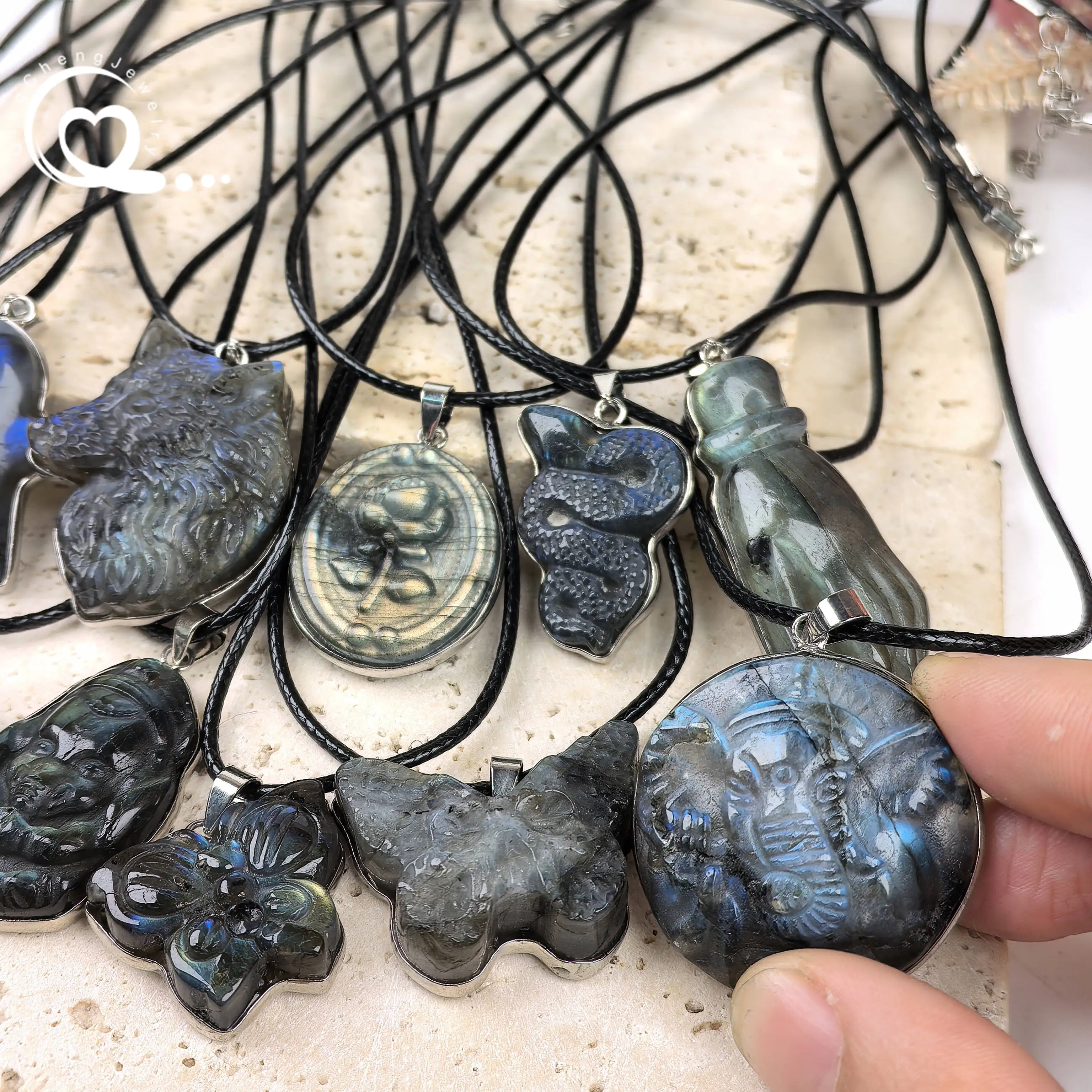 Flashy Labradorite Pendants Chains Carved Wofl Elephant Snake Moon Heart Bytterfly Ghost Charms Necklace Jewelry Gifts QC3417