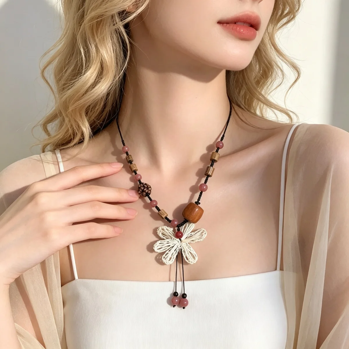 Ethnische handgewebte Strohblumen-Anhängerkette für Frauen, rosa Naturstein, Holzperlen, lange Kette, Pulloverkette, Boho-Schmuck – Detail 8