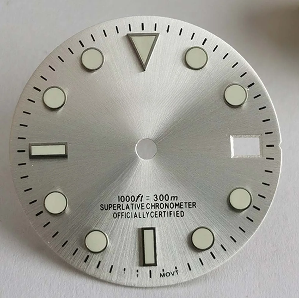 The new SUB sunray modified S dial has round studs 28.5mm green luminous NH35 NH36