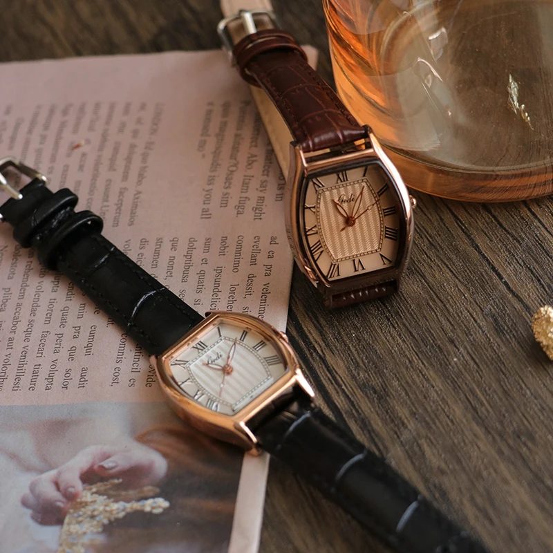 

Vintage-Style Quartz Watch For Female StudentsSimple And ElegantPetite And LuxuriousA High-End Choice Of Watch Gifts For Women.