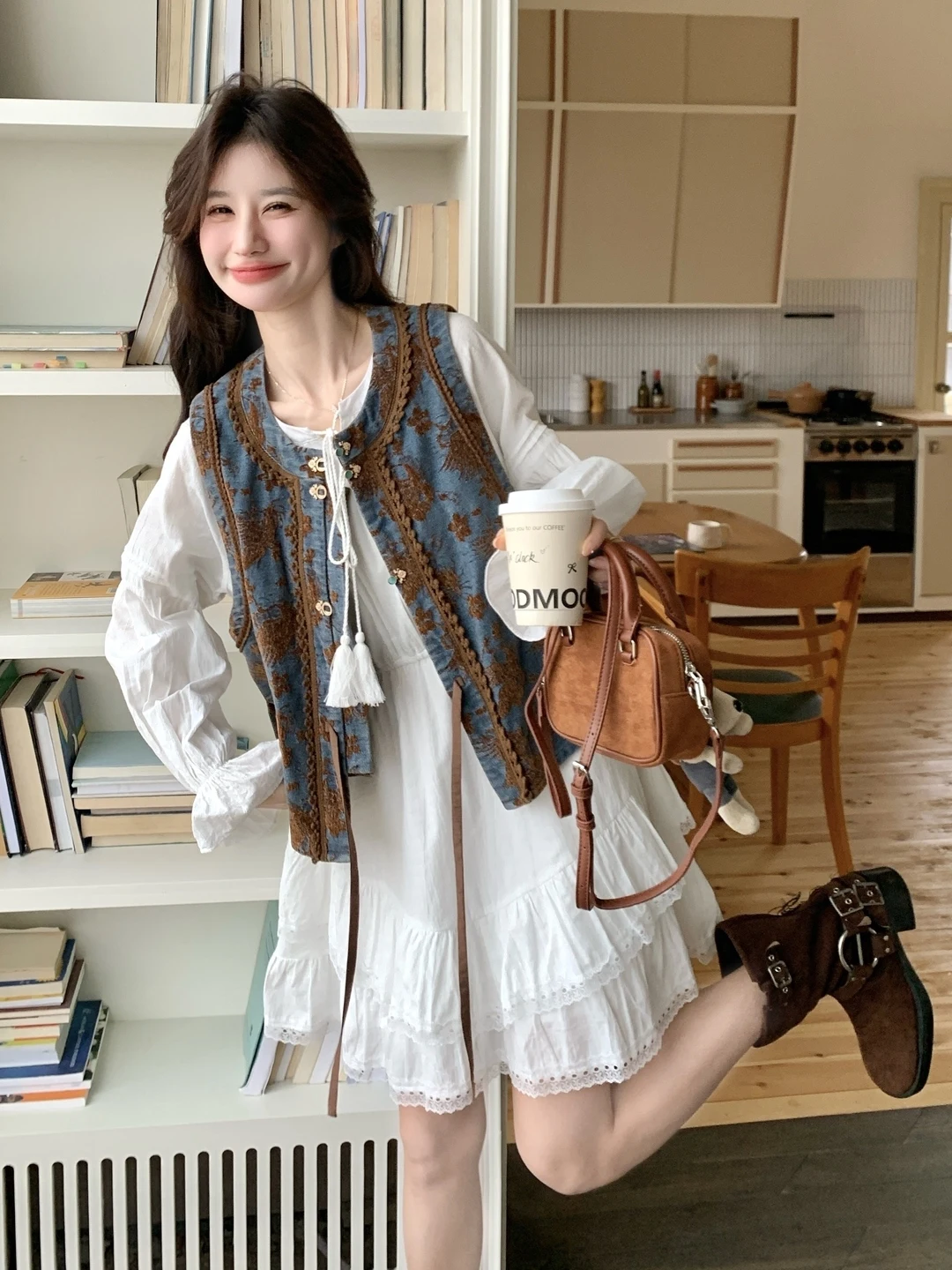 

Retro Chic Embroidered Denim Vest Dress Set Women Spring 2026 New Sweet Youthful Short Skirt Two Piece Set Fashionable Ensemble