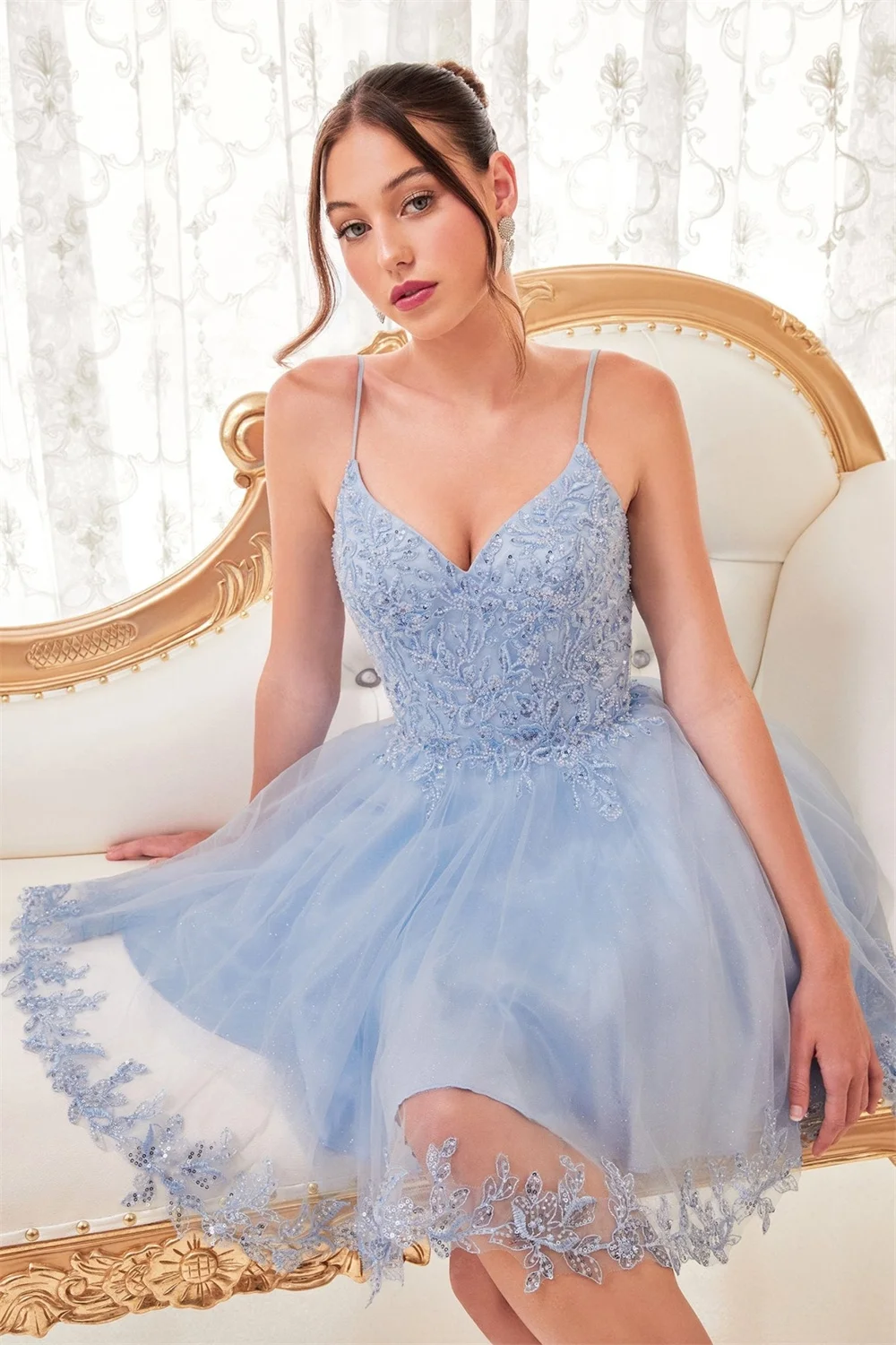 Tulle Spaghetti Straps V-neck Homecoming Dresses for Teens Sparkly Sequins Appliques Formal Party A-line Short Graduation Gowns