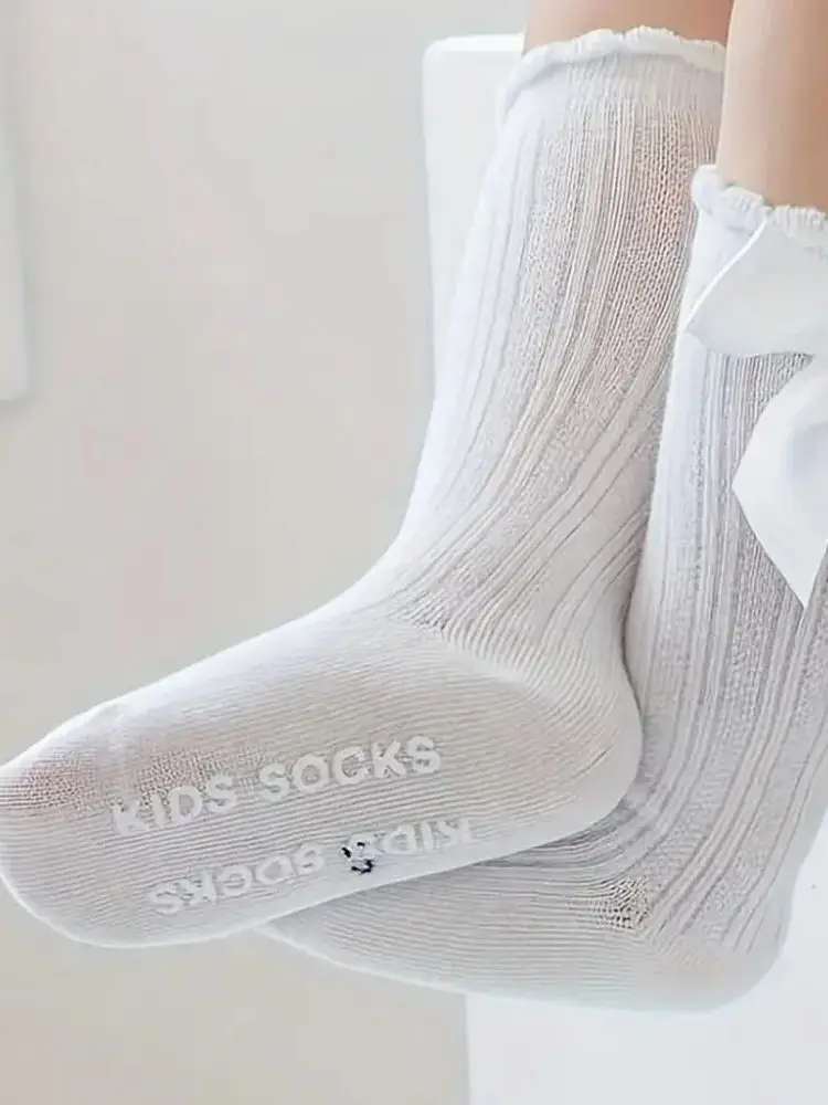 Chaussettes d'équipage solides pour filles avec nœud papillon, chaussettes souples décontractées et confortables et respirantes pour les activités de plein air des enfants