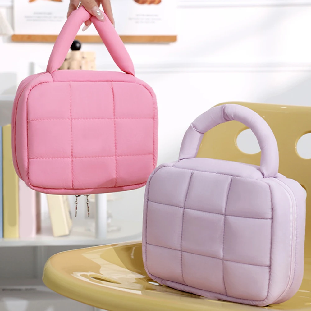 Women Quilted Makeup Bag Travel Toiletry Bag Large Capacity Makeup Storage Bag Lightweight Cloud Cosmetic Bag Simple Make Up Bag
