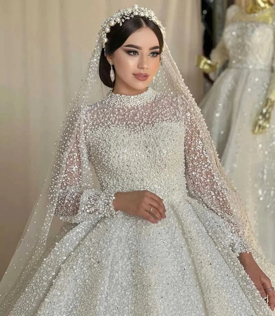

Luxury Wedding Dress High Neck Sequins Pearls Rhinestone Floor Length Bride Bridal Gowns Arabic Dubai vestido de novia