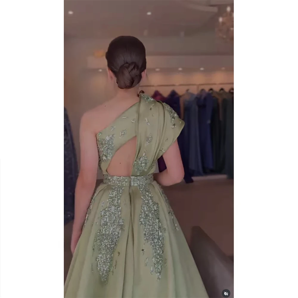 ชุดราตรีไหล่เดียวแบบหรูหราสำหรับผู้หญิง แขนกุด ผ้าซาติน จับจีบ ประดับคริสตัล ทรงเอ ผ่าข้าง ชุดออกงานอย่างเป็นทางการ ปี 2025 รับตัดตามสั่ง