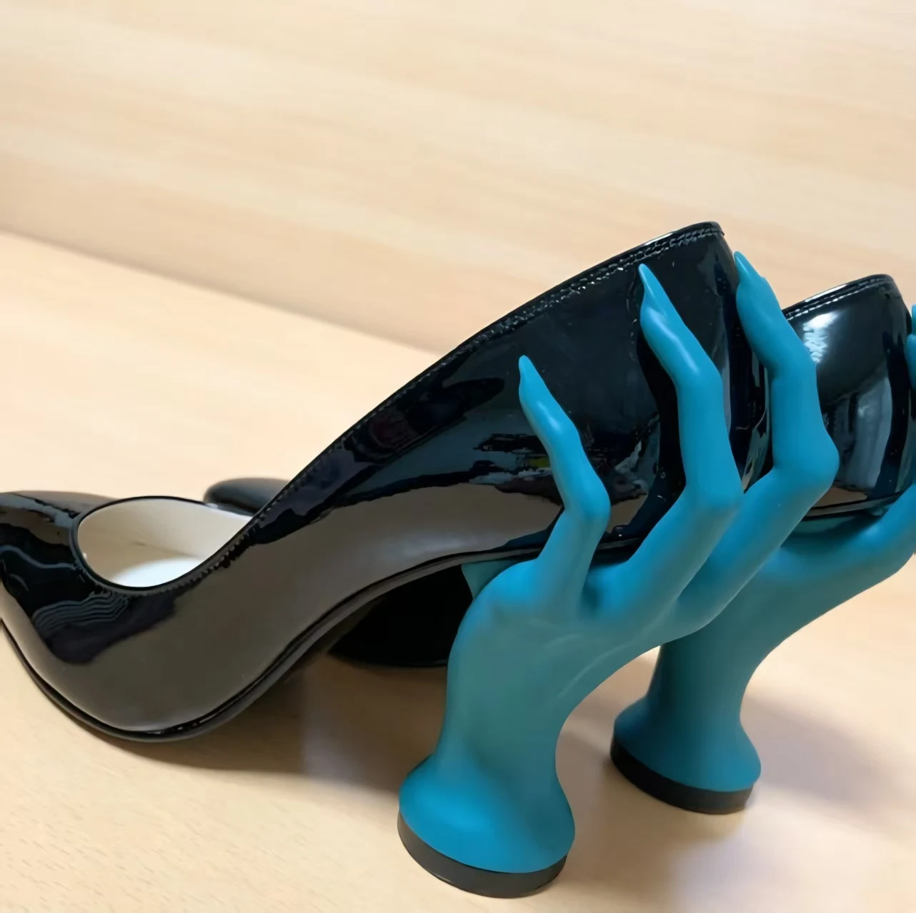 Nuevos Zapatos de Tacón de Aguja de Charol Negro Estilo Gótico con Tacón Esculpido a Mano y Acabado Brillante, Estilo Y2K Divertido, Perfectos para Looks de Pasarela