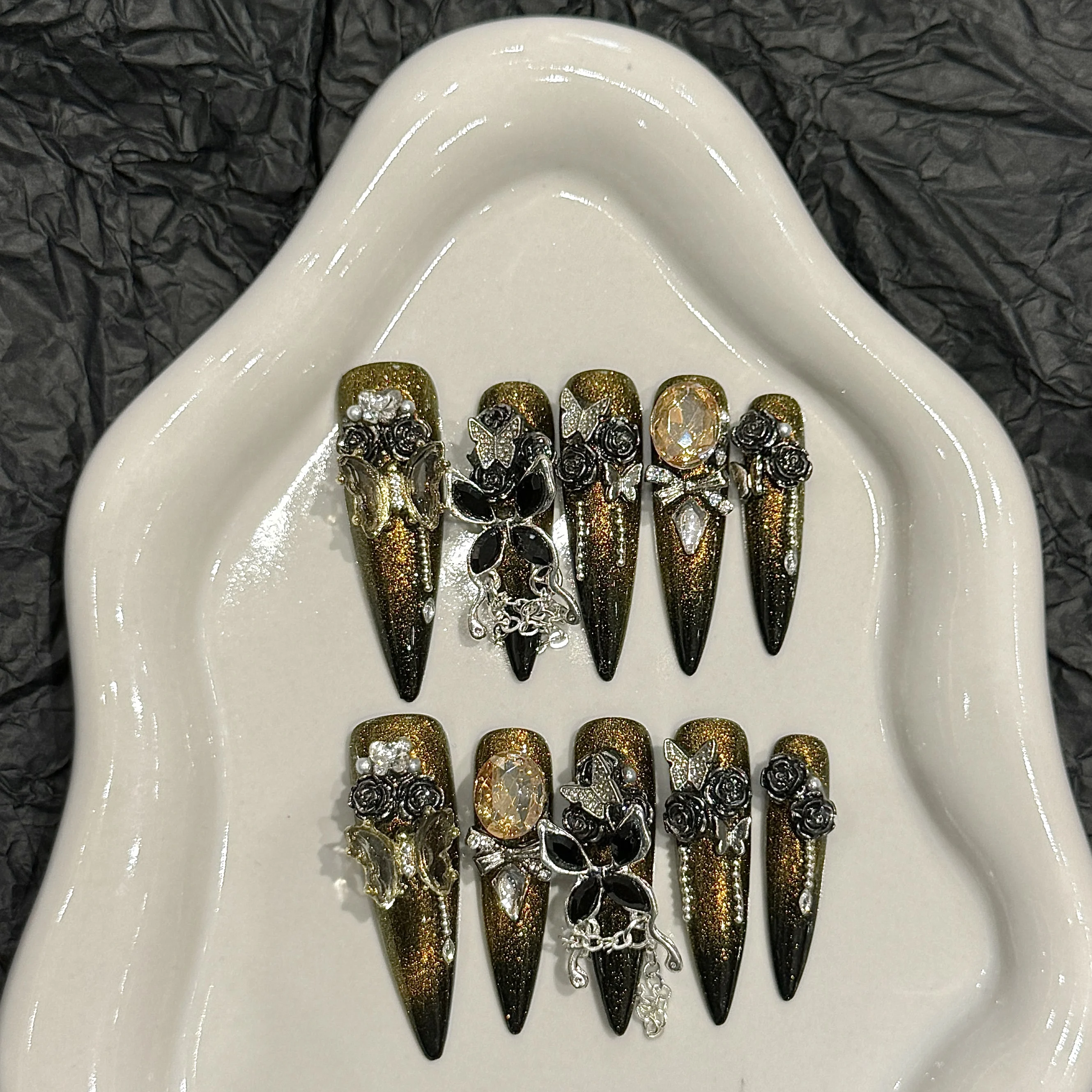 

Handmade Long Almond Press On Nails Gothic Fake Nails European Wearable Metal Rose Butterfly Decor Gradient Shiny Gold Nail Tips