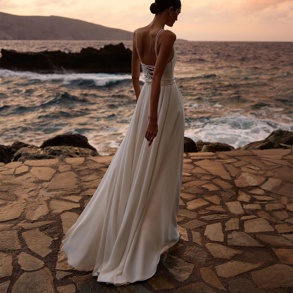 Sukienki plażowe dla panny młodej z dekoltem w serek, satynowa suknia balowa dla kobiet, długa suknia ślubna w kształcie litery A z rozcięciem.