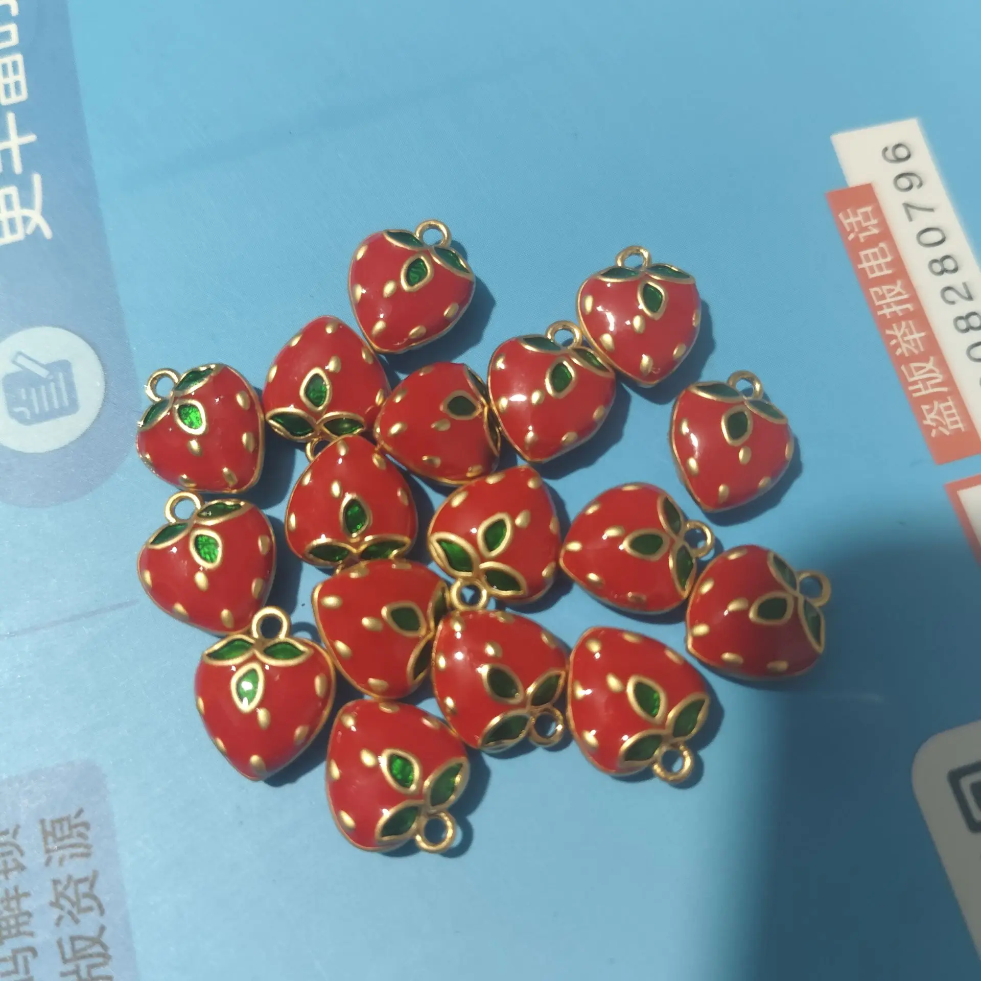 10pcs-charms-strawberry-pendants-size-13x10mm-for-women-fashion-bracelets-making-accessories-good-choices