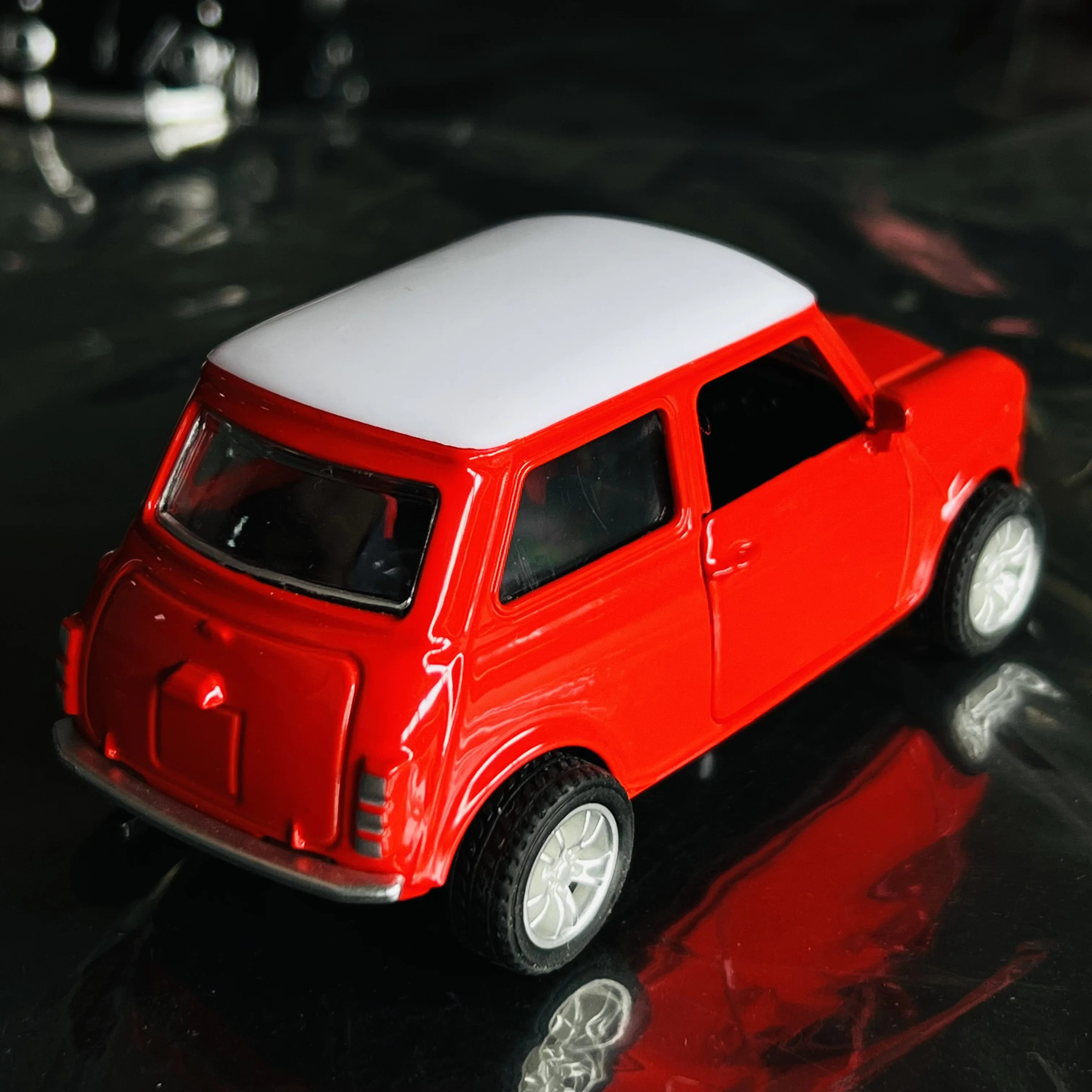 Retro Fashion Simulation Metal Doorable Sports Car Toy Model Children\'s Ornament Collection