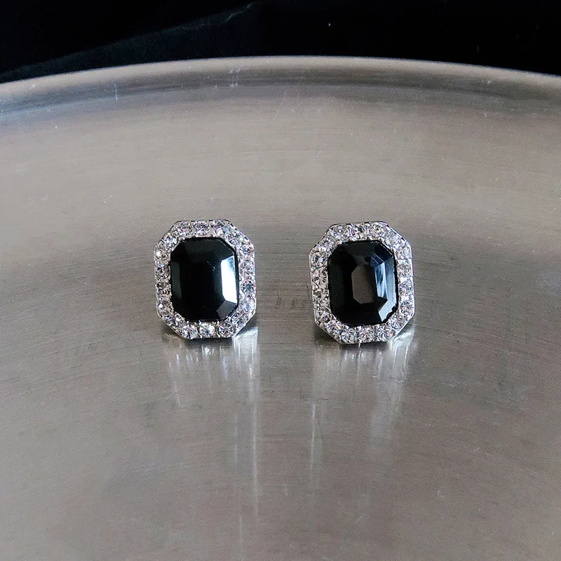 Elegant Black Geometry Stud Earrings for Women Rhinestones Acrylic Square Earrings Party Classic Design Trendy Jewelry Girl Gift
