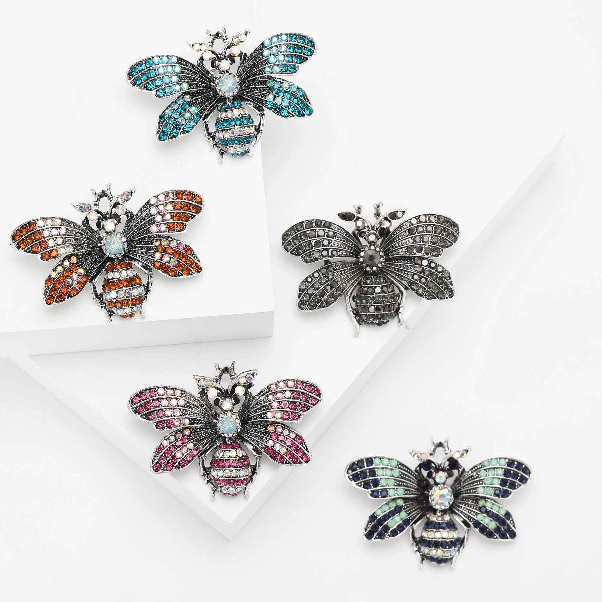 Rhinestone Bee Pin for Women Unisex Vintage Insect Brooch Lapel Pins Office Party Friend Gifts Accessories