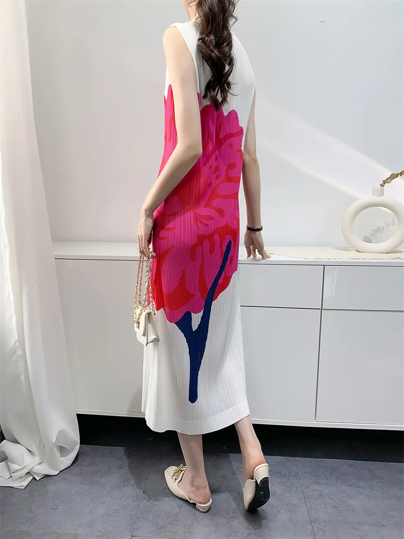 Abito con stampa plissettata Miyake 2025 Primavera ed estate Abiti eleganti senza maniche con temperamento a fiori grandi di media lunghezza