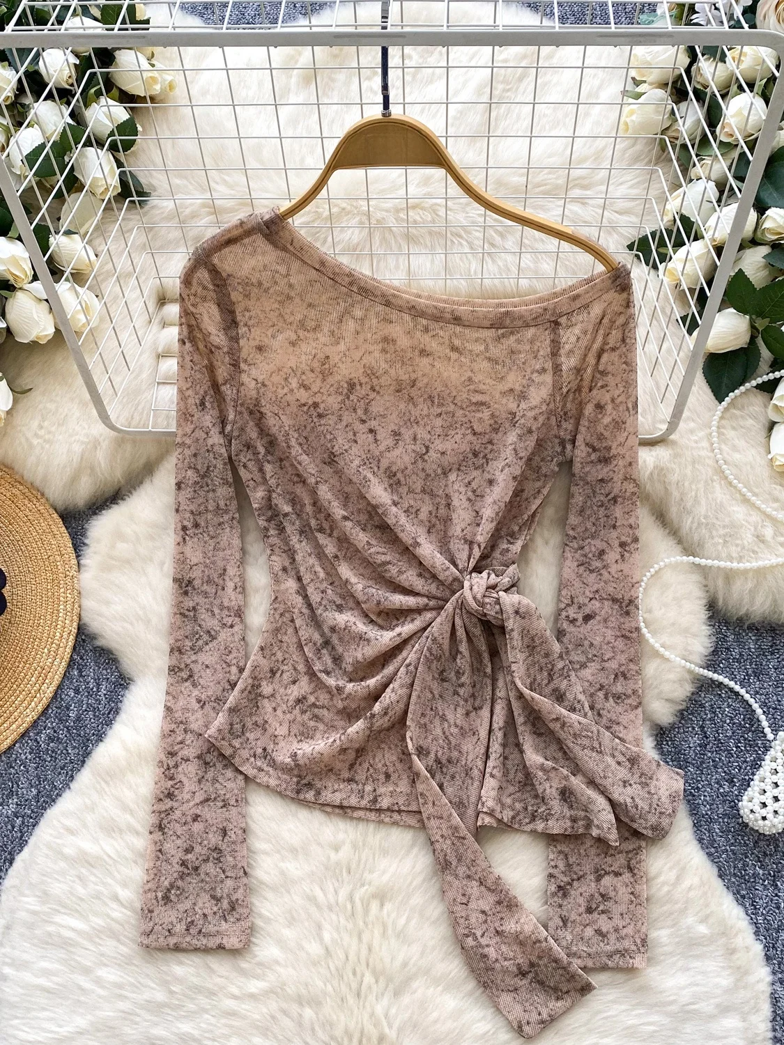 우아한 긴 소매 티셔츠 여성용 순수한 매력 매혹적인 소녀 레이스업 허리 디자인 한국 스타일 출퇴근용 브이넥 레귤러 핏 티셔츠